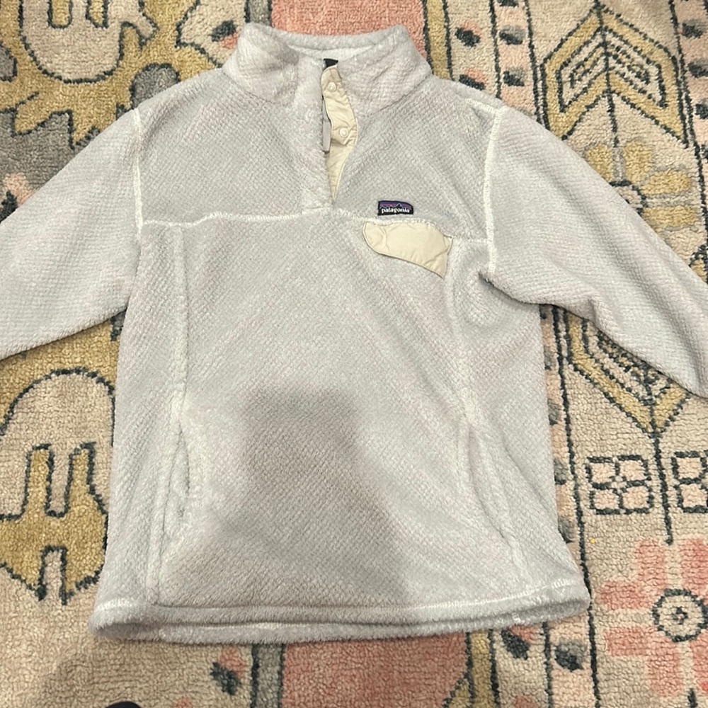 white Patagonia pull over